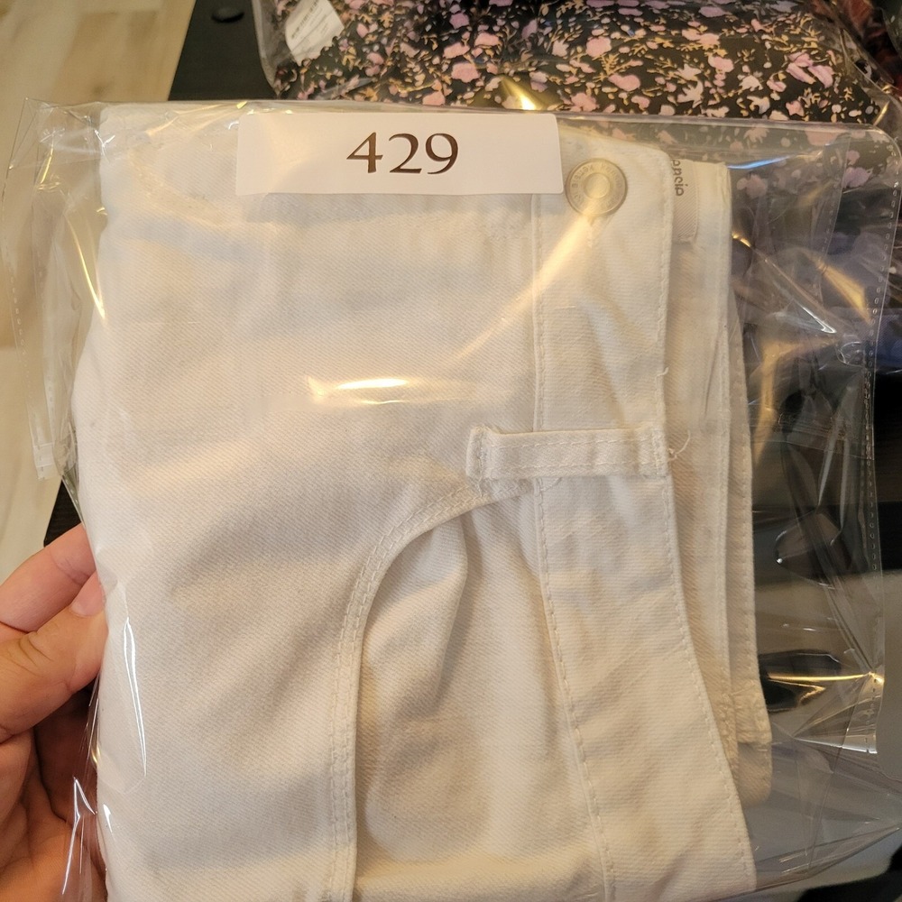 White Floral Embroidered Denim Jean Shorts Size 10/30 Raw Hem Coquette Feminine - Picture 14 of 14